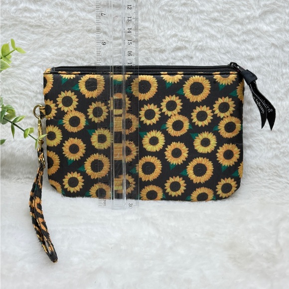 Simply Southern Sunflower Print Women's Clutch - Picture 5 of 6
